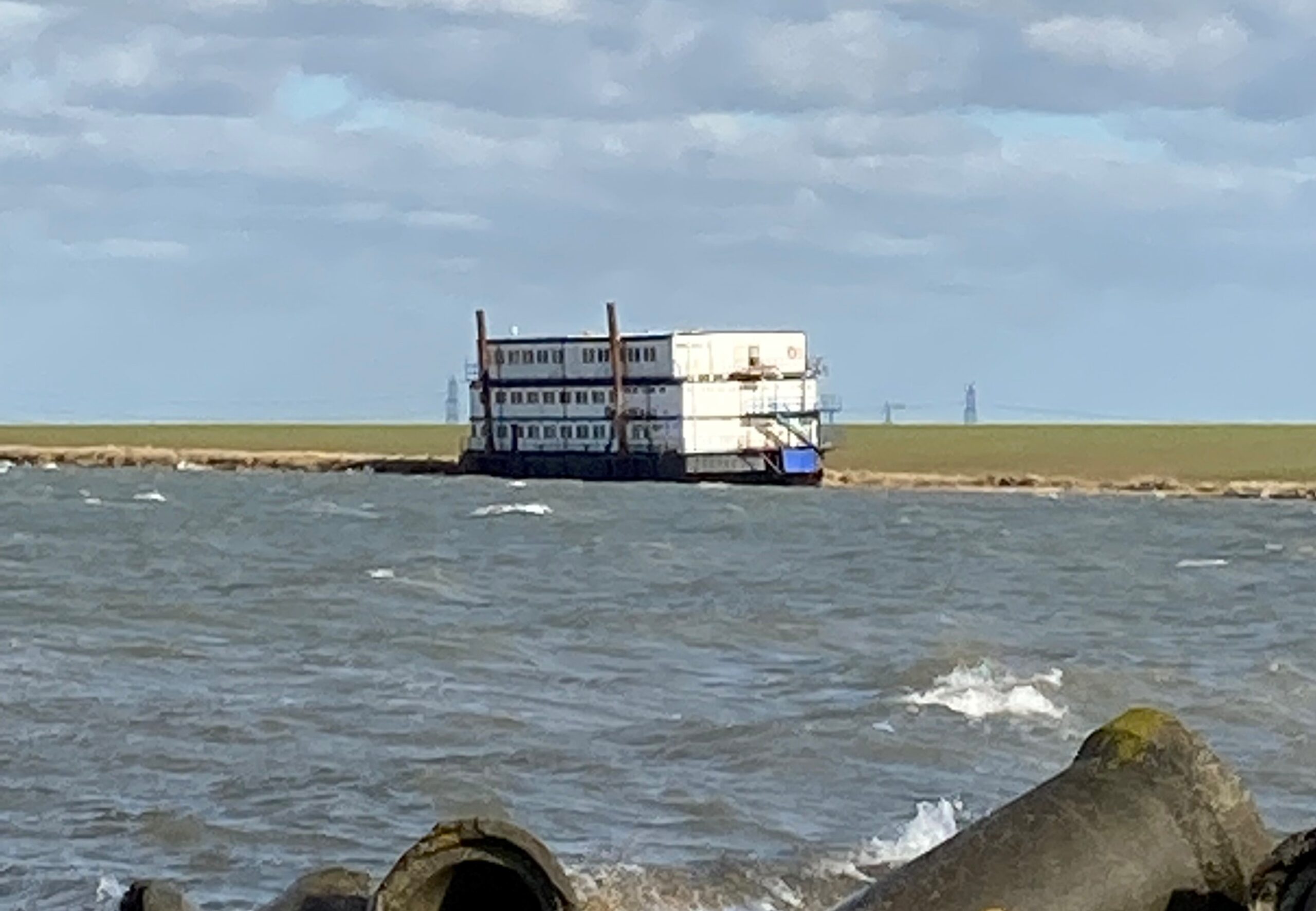 Read more about the article A lucky escape for the club as a huge Accommodation Barge ashore in Halstow Creek